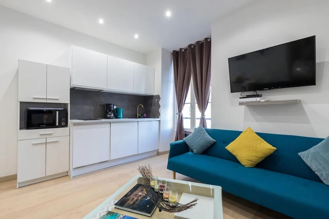 Historical Apartment Hyper Center نيس 0*,